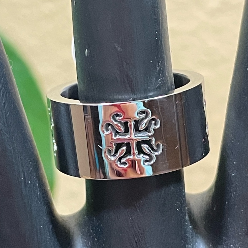 Rustic Cuff Silver Tone Logo Ring Size 7 NEW - Picture 2 of 4